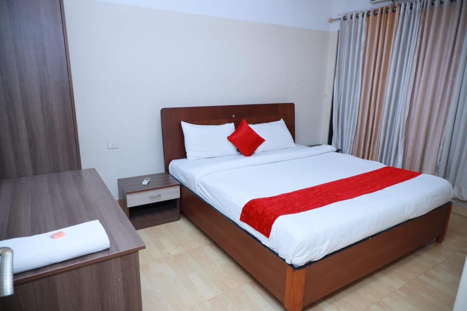Hotel Tayas Trippapur Exterior photo