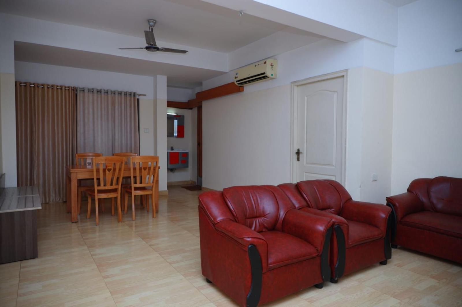 Hotel Tayas Trippapur Exterior photo